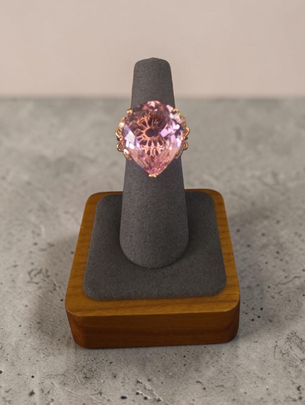 NWT SASSIEED BOUTIQUE Pink Pear/ Tear Drop Shape Statement Ring - Women Jewelry